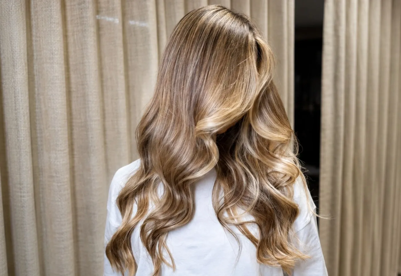Melena acabada con balayage e iluminación en NOSS Estilistas, Zaragoza