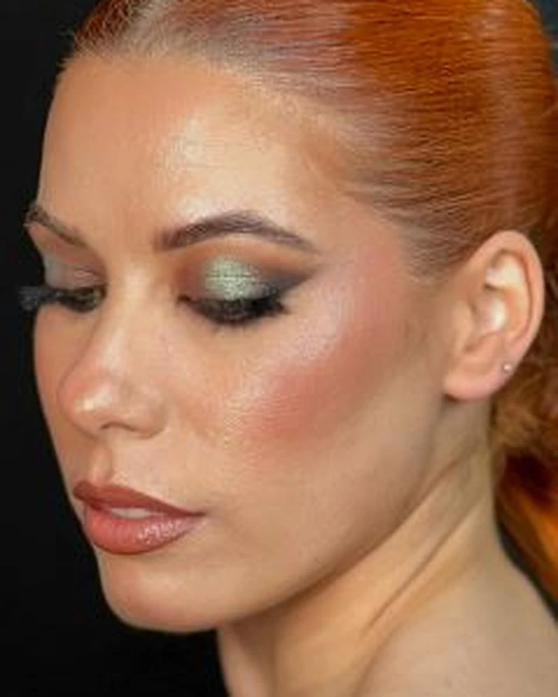 Maquillaje profesional en NOSS Estilistas